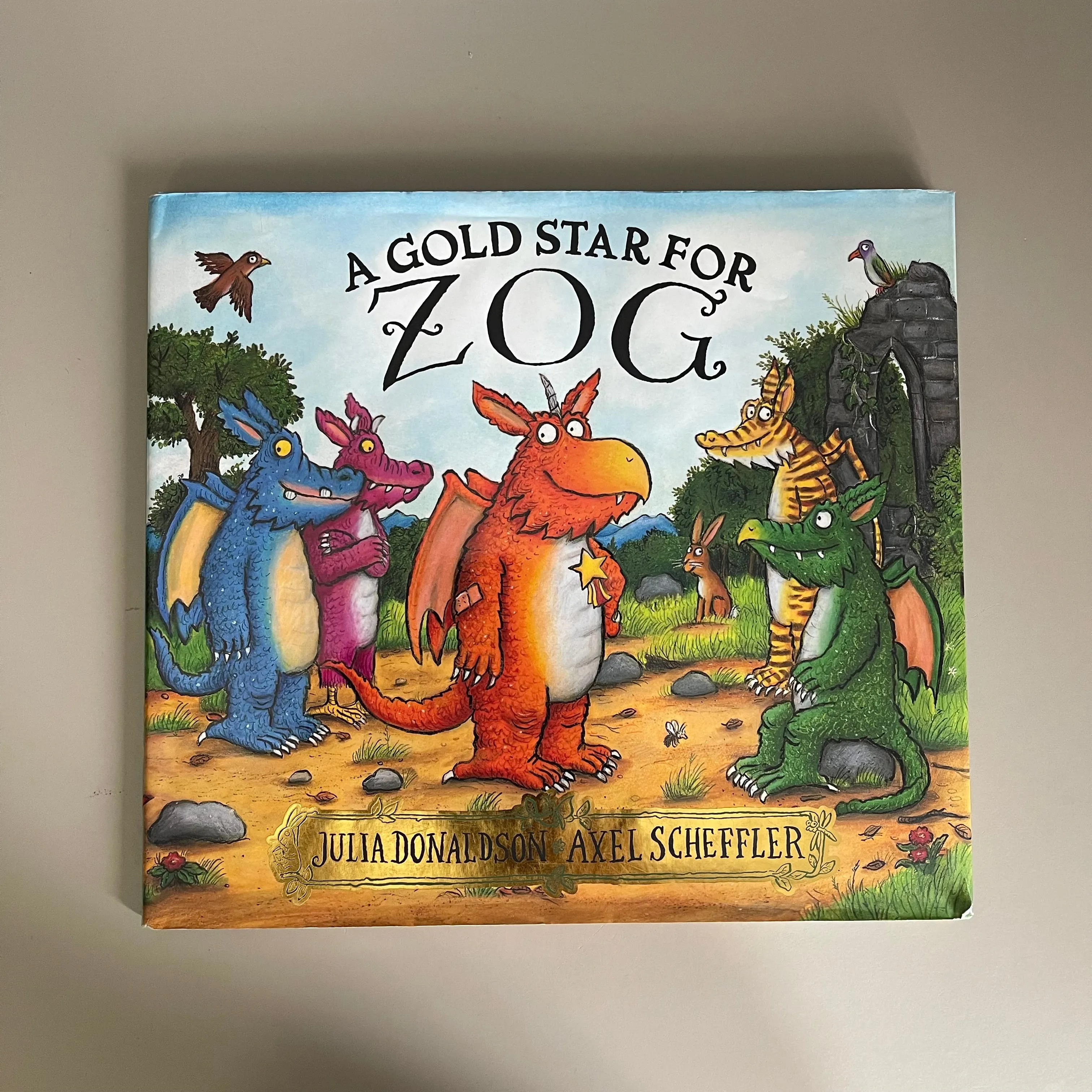 A Gold Star for Zog / Julia Donaldson & Axel Scheffler